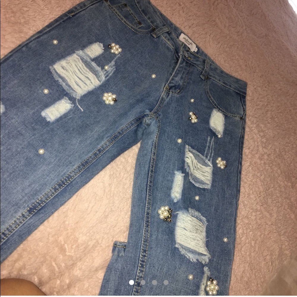 Denim jeans with pearls and distress
